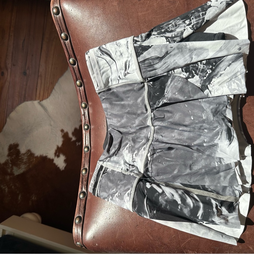 Lululemon Black and White Abstract Skirt